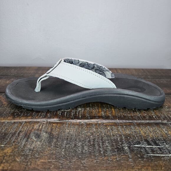 NEW OluKai Ohana Mens Size 7 Slip On Flip Flops Beach Sandals Foam Gray Black - Picture 6 of 11